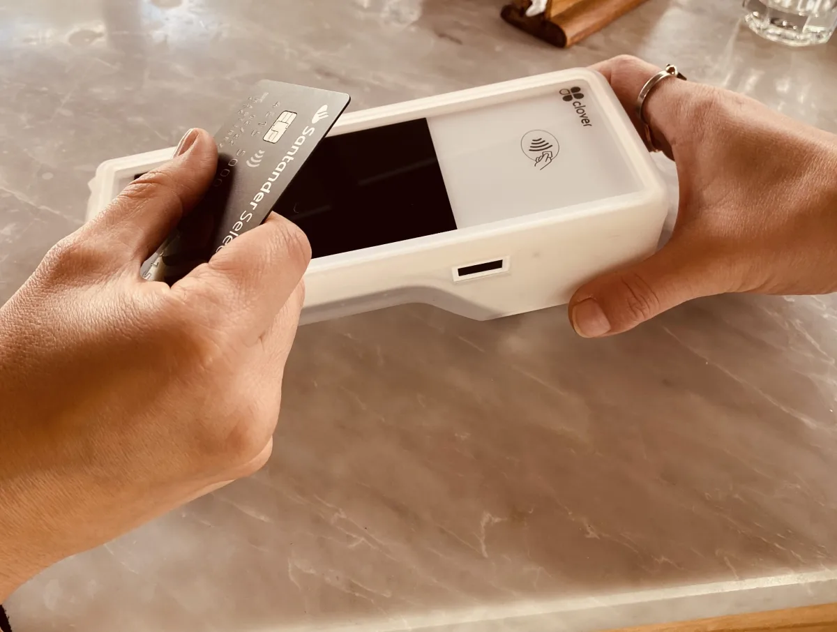 pagos-en-dolares_tarjeta-de-debito_mi-presupuesto-familiar